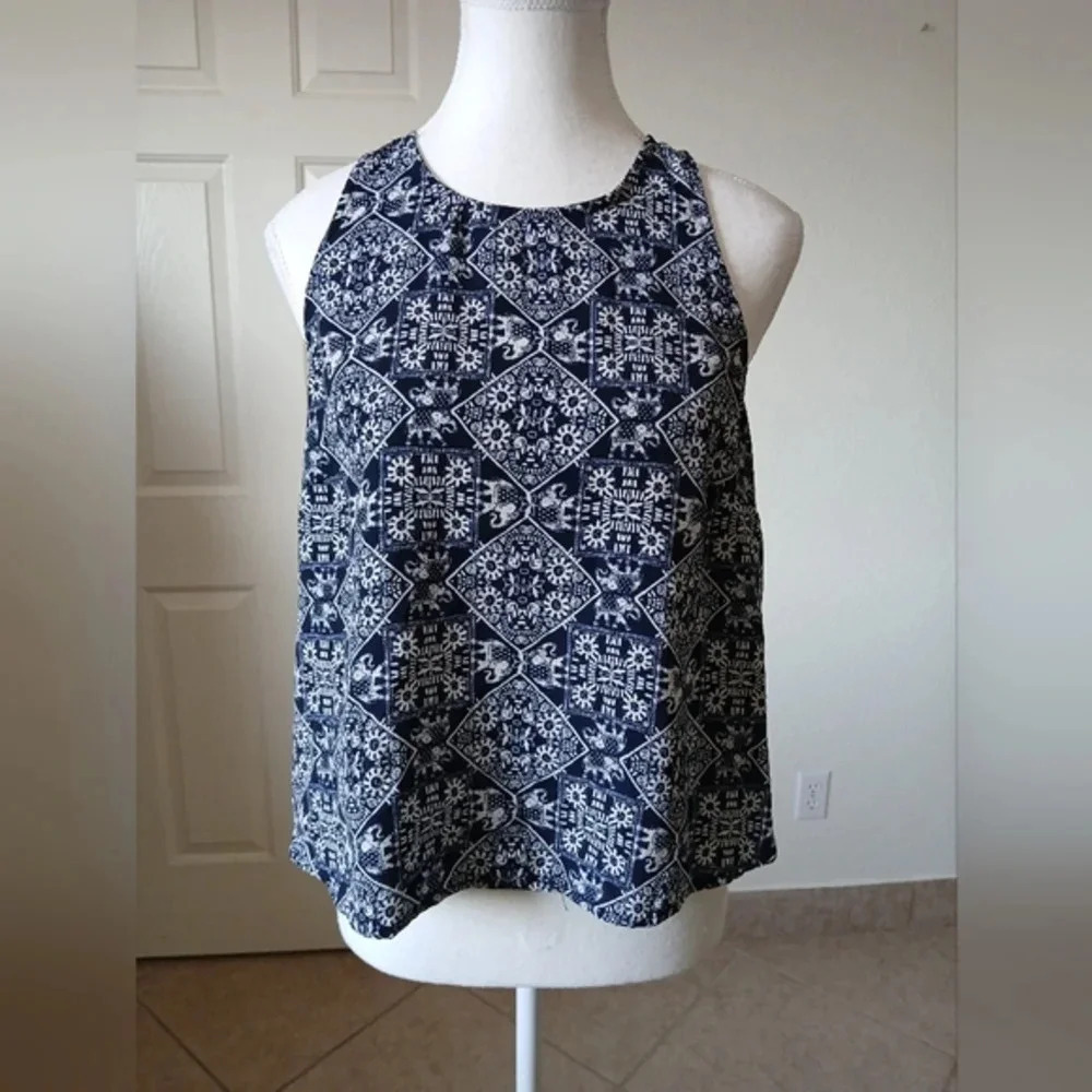 Misses Racerback tank by Love Tree Size Large Sleeveless Round Neck‎